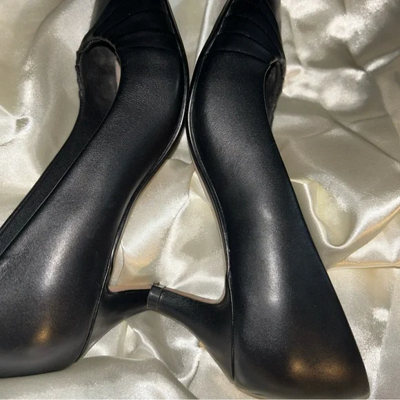 Clarks Women's Black Leather Heels - Picture 6 of 9